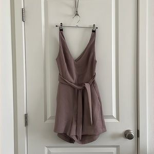 NWT Aritzia Wilfred New Ecoulement Romper - Dusty Mauve (6)